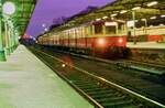 Berlin, Bahnhof Wannsee zu BVG-Zeiten: S-Bahnzug der früheren DR-Baureihe ET 165 (02.02.1988)