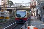 BERLIN, 26.09.2023, S1 nach Oranienburg bei der Einfahrt in die Baustelle S-Bahnhof Botanischer Garten