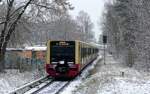S47 der S-Bahn Berlin mit der 483 005 D, hier während der Einfahrt in den S- Bhf.Oberspree, mit Fahrtziel S-Hermannstraße. Berlin im Dezember 2021.