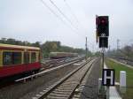 S-Bahn begegnung im bei der Ausfahrt des Bahnhofes Berlin-Sdkreuz am 28.Oktober 2007