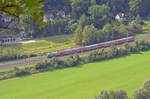 Die Schloss Wackerbarth-Werbelok 146 010 hat am 13.09.25 bereits Rathen Richtung Dresden verlassen als sie mit ihrer S1 an der Bastei vorbei fuhr.