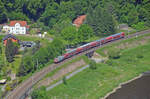 146 025 f�hrte am 24.05.26 eine S-Bahn vorbei an der Festung K�nigstein Richtung Bad Schandau.