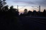 Der Haltepunkt Neusörnewitz, zwischen Coswig und Meißen  am Abend.