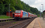 Nachdem mit dem Abzug der Reihe 182 auch die Werbelok für den VVO mittlerweile im Raum Leipzig unterwegs ist wurde eine neue Werbelok für den Verkehrsverbund beklebt. Die Wahl fiel auf 146 017, welche nun eine Seitenwerbung trägt. Am 12.06.16 verlässt sie mit ihrer S1 nach Bad Schandau den Haltepunkt Stadt Wehlen.