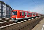 474 049-4 verlässt am 25.3.2017 als S1 von Hamburg Airport nach Hamburg-Blankenese den Bahnhof Hamburg-Altona.