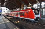 490 508-9 und 490 009-8 stehen am 3.11.2018 als S21 von Hamburg Elbgaustraße nach Aumühle in Hamburg Dammtor.