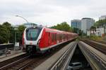 DB S-Bahn Hamburg 490 505 Doppeltraktion am 17.07.19 in Hamburg Dammtor vom Bahnsteig aus fotografiert 