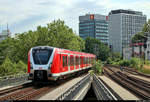 490 609-5 und 490 610-3 der S-Bahn Hamburg als S21 von Hamburg-Bergedorf nach Hamburg Elbgaustraße erreichen den Hp Hamburg Dammtor auf der Hamburg-Altonaer Verbindungsbahn (KBS 137.1).
Aufgenommen am Ende des Bahnsteigs 1/2.
[1.8.2019 | 14:15 Uhr]