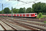 472 526-3 und (nicht zu sehen) 472 515-6 der S-Bahn Hamburg als S31 von Pinneberg nach Hamburg-Neugraben erreichen Hamburg Hbf (S-Bahn) auf Gleis 3.