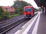Die S3 nach Pinneberg fhrt in Hamburg-Stellingen ein.