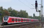 S-Bahn nach Elbgaustraße über Dammtor geführt von 490 006 bei Einfahrt in Hamburg-Bergedorf, 23.09.2020  