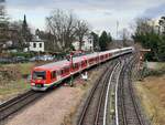 DB S-Bahn Hamburg 474 xxx + 474 030 als S 37336 (S1) bon Hamburg Airport nach Wedel (Holst), am 15.02.2022 bei der Einfahrt in Hamburg-Blankenese.