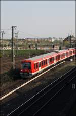474 144 (9480 0474 144-3 D-DB) und ein weiterer 474er sind als S3 nach Stade unterwegs.