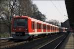 474 035 (4035) und 474 025 (4025) erreichen als S31 nach Berliner Tor den Bahnhof Dammtor.