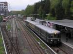 Der historische S-Bahnzug ET171082 kurz vor der Rckfahrt nach Ohlsdorf whrend der Stadtrundfahrt am 09.05.2010 im Bahnhof Poppenbttel. Im Hintergrund stehen noch gut zu sehen zwei 472er und drei 474er Zge der Hamburger S-Bahn.