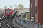 HAMBURG, 19.04.2012, S31 nach Buxtehude bei der Ausfahrt aus dem S-Bahnhof Hammerbrook (City Süd)