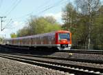 Impressionen aus Hamburg-Sd: ein Zug der Linie S3 mit Ziel  Neugraben  kommt von der Rampe hinter der Station  Heimfeld  und fhrt nun parallel zu den Fernbahngleisen Richtung Cuxhaven.