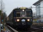 ET 171 082 als Weihnachts-S-Bahn (mit echtem Weihnachtsmann an Bord) erreicht in Kürze Sternschanze.