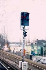 Das Einzige, mir bekannte Signal, welches mit 2 verschiedenen Eisenbahn - Signalsystemen gearbeitet hat.