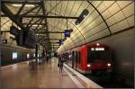 Abfahrtbereit -     S-Bahnzug im Hamburger Flughafenbahnhof.