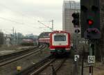 Dabei ist der Bahnhof  Berliner Tor  eine Art kleines  Ostkreuz , mitten in Hamburg. Insgesamt 5 S-Bahnlinien fahren die Station an. Vielleicht erbarmt sich die DB irgendwann, den Bahnhof stilvoll zu rekonstruieren - in Berlin hat es ja auch Jahrzehnte gedauert. 11.3.2012 