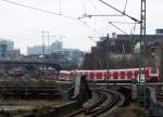 Viel Betrieb im westlichen Vorfeld des Hamburger S-Bahnhofs  Berliner Tor .