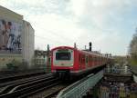 Einfahrt eines Zuges der Hamburger S-Bahnlinie S21 in den Bahnhof  Sternschanze .