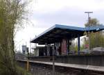 Kleiner Architekturfhrer S-Bahnstation  Diebsteich : Bahnsteig mit Blick auf den Wasserturm des ehemaligen Dampflok-Bws Altona.