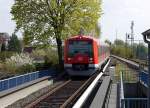 Einfahrt eines Zuges der Hamburger S-Bahnlinie S1 in die Station  Alte Whr . 5.5.2013