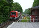 Impressionen aus Hamburg-West: Einfahrt eines Zuges der Linie S1 Richtung Flughafen in die Station  Othmarschen .