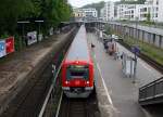 Impressionen aus Hamburg-West: Ein Zug der Linie S1 im Kopfbahnhof  Blankenese . 20.5.2013