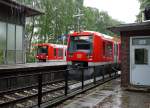 Zugbegegnung an der Hamburger S-Bahnstation  Slldorf  - einem Kreuzungsbahnhof fr die anschlieend eingleisige Strecke.