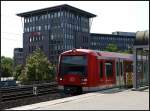 Einfahrt eines Zuges der Hamburger S-Bahn in die Station  Holstenstrae .