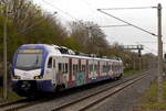 Ein Zug der S-Bahn Hannover von Celle fährt in die Station Karl-Wiechert-Allee ein. 3427 035, Hannover Karl-Wiechert-Allee, 6.4.22.
