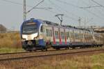 Ein Stadler Flirt 3XL „3427 065“ durchfährt am 23.03.2026, eingereiht in einer Doppeltraktion, als S1 nach Minden (Westfalen) Hohnhorst bei Haste.