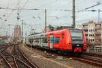 DB 424 017-2 als S12 nach Au (Sieg) bei der Einfahrt in Köln Hbf, Dezember 2025.