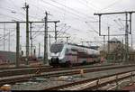 1442 163 (Bombardier Talent 2) der S-Bahn Mitteldeutschland (MDSB II | DB Regio Südost) als S 37852 (S8) von Halle(Saale)Hbf nach Wolfen(Bitterfeld) durchfährt das Gleisvorfeld von