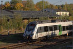TW 1442 814 der Linie S5 von Zwickau nach Halle läuft in den Bahnhof Altenburg (Thür.) ein.
