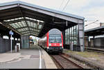 Aufgrund von Wartungsarbeiten bei den Bombardier Talent 2 und dem damit einhergehenden Fahrzeugmangel endete bzw. begann die Linie S3 der S-Bahn Mitteldeutschland (DB Regio Südost) von Mitte August bis 31. Oktober 2019 ausschließlich in Halle(Saale)Hbf statt in Halle-Trotha. So wurden auf dem betroffenen Abschnitt Doppelstockzüge aus Baden-Württemberg oder vom Rhein-Sieg-Express (RSX) mit BR 143 eingesetzt.
Hier steht DABbuzfa 760 von DB Regio Baden-Württemberg mit Schublok 143 350-7 von DB Regio Südost als S3 nach Halle-Trotha im Startbahnhof Halle(Saale)Hbf auf Gleis 1.
Das Bild ist mittlerweile bereits historisch, denn mit der Eröffnung der Gleise 4 bis 7 auf der Westseite am 2.12.2019 werden bis Februar 2021 noch die Bahnsteiggleise 1 bis 3 (ehemals 1a, 1 und 2) samt Personentunnel modernisiert.
[7.9.2019 | 18:08 Uhr]