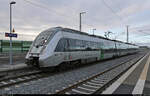 1442 705 (Bombardier Talent 2) steht leicht verspätet im neuen Hp Halle Rosengarten auf Gleis 1.