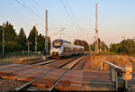 9442 118 (Bombardier Talent 2) hält zu fortgeschrittener Stunde im Hp Zscherben auf Gleis 1 und wurde am Ende des Bahnsteigs 2 aufgenommen.