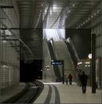 Ein Blick zurück zum Tageslicht -    Ein Hauch von Tageslicht erreicht die Bahnsteigebene der Station  Wilhelm-Leuschner-Platz  in Leipzig.