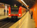 DB S-Bahn Mnchen 423 137-9 als S 6154 (S1) von Mnchen Ost nach Freising, in Mnchen Marienplatz; 14.01.2011