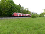 Im Sommer 2019 erreicht ein aus München kommender Zug der S3 den Haltepunkt Fasanenpark.