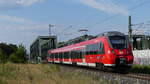 Auf der S2 Roth - Altdorf gibt es auch einen Umlauf mit 442-Triebwagen, der hier bei der Überquerung des Main-Donau Kanals zwischen den Stationen Nürnberg-Sandreuth und Nürnberg-Eibach zu sehen ist. Aufgenommen am 29.6.2018 17:50