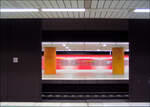Einfahrende S-Bahn -     Impression aus dem unterirdischen S-Bahn am Frankfurter Hauptbahnhof.