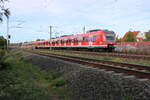 BR 423 825-9 als S6 auf dem Weg von Bad Vilbel nach Darmstadt Hbf verl�sst gerade den Bahnhof Egelsbach.