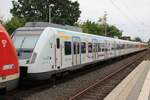 Der Triebwagen 430 106 am 24.08.2026 als  Demokratie-Wagen  als zweites Fahrzeug in einem Langzug auf der S1 im Bahnhof Rodgau Nieder-Roden