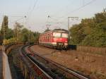 Ein ET 420 nach Offenbach Ost hat gerade bei schnem Abendlicht die Rheinbrcke verlassen und wird gleich den S-Bahnhof Gustavsburg erreichen.