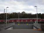 Diese Aufnahme vom 14.11.2004 zeigt die neue Unterfhrung am Bahnhof Frankfurt am Main - Sportfeld (Aussteigebahnhof fr das Waldstadion), die auch im Hinblick auf die Fuball-WM 2006 errichtet wurde,